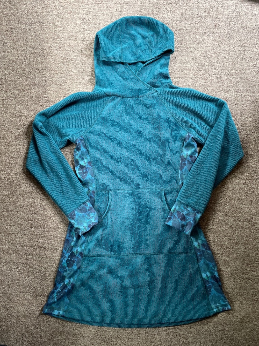 Youer Treasure Dress in Neversink. Medium, EUC